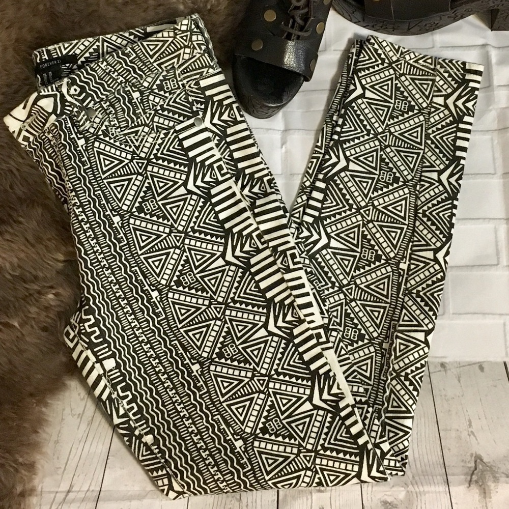 Forever 21 Size 28 Black White Aztec Stretch Jean